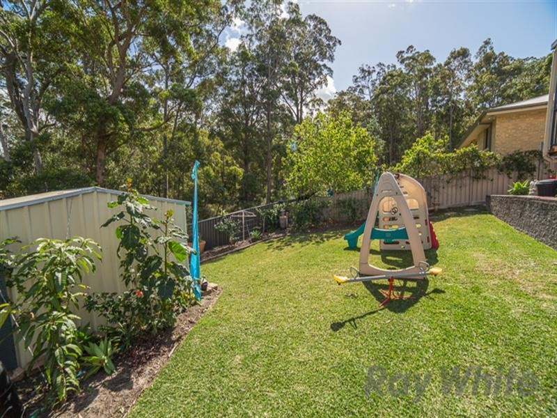 27 Hadlow Drive, Cameron Park NSW 2285