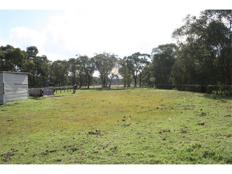 17 Shady Avenue, Salt Ash NSW 2318