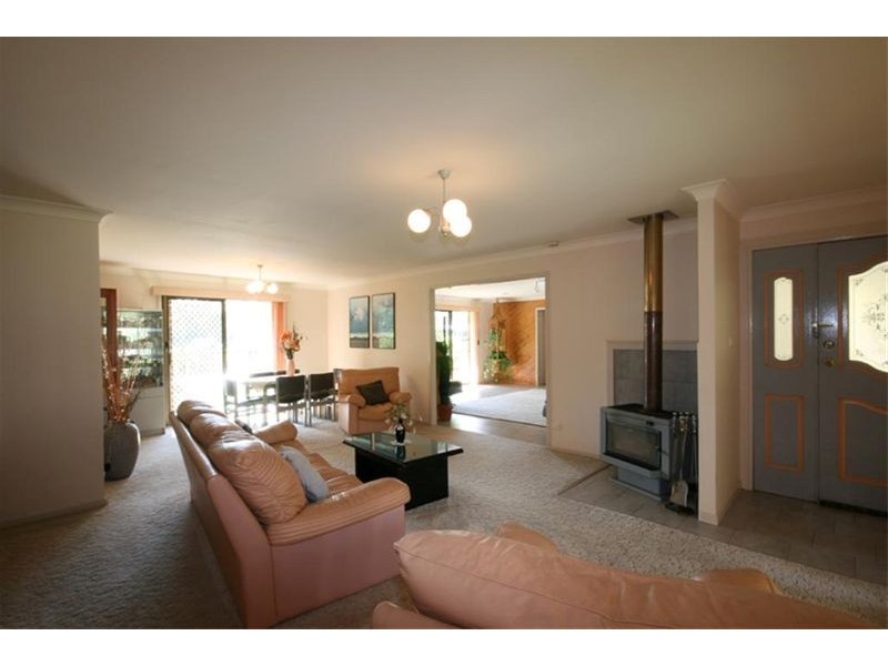 17 Shady Avenue, Salt Ash NSW 2318