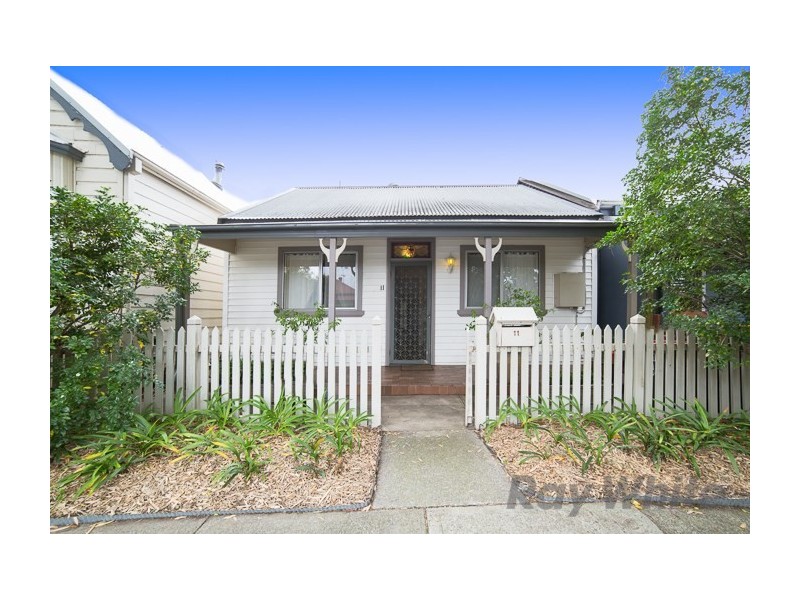 11 Cameron Street, Hamilton NSW 2303