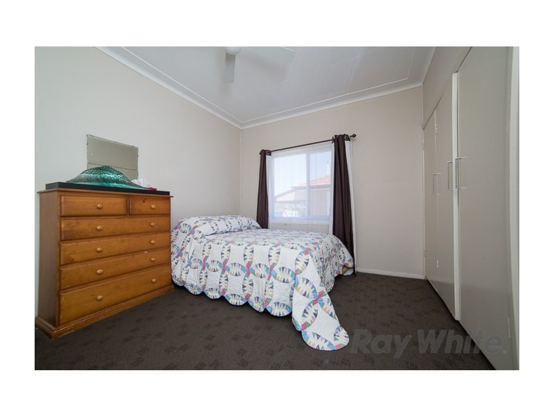 239 Lake Road, Glendale NSW 2285