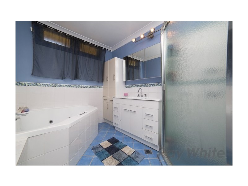 8 Regent Street, Tingira Heights NSW 2290