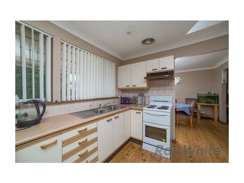 18 Cambronne Parade, Elermore Vale NSW 2287