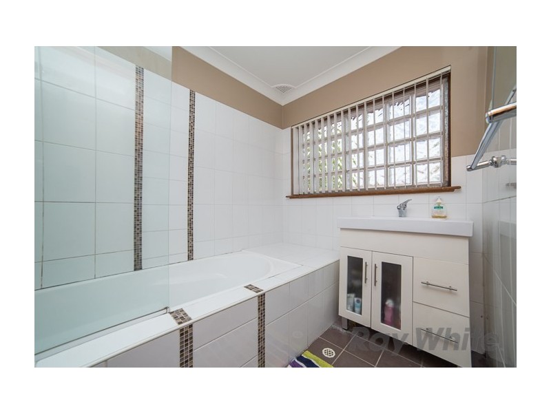 18 Cambronne Parade, Elermore Vale NSW 2287