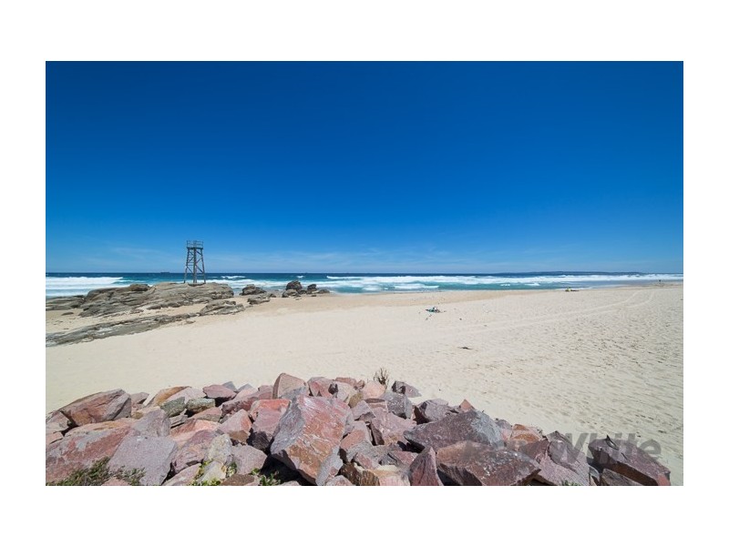 17 Ocean Street, Redhead NSW 2290