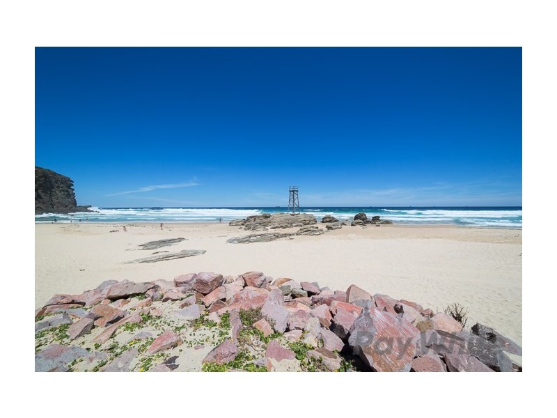 17 Ocean Street, Redhead NSW 2290