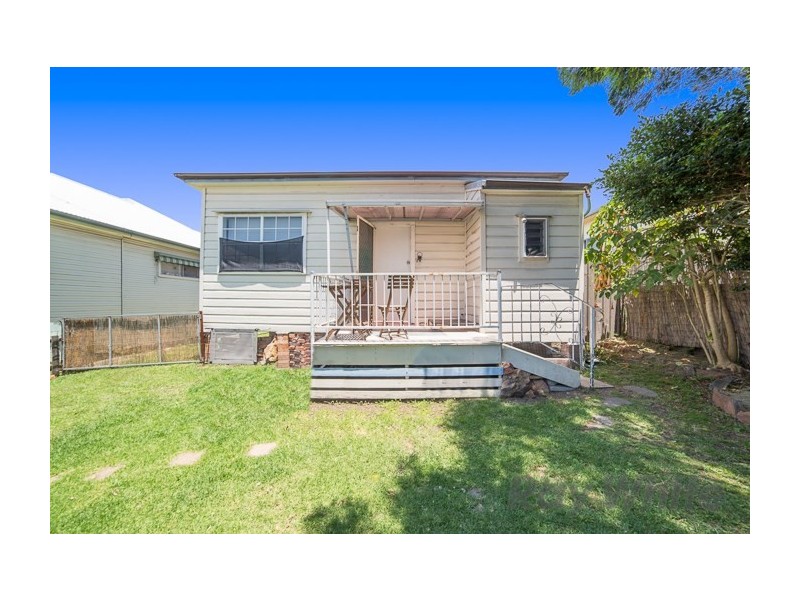 5 Vera Street, Waratah West NSW 2298