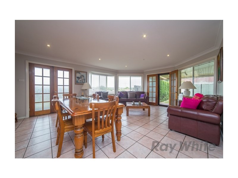 1 Loderi Close, Warabrook NSW 2304