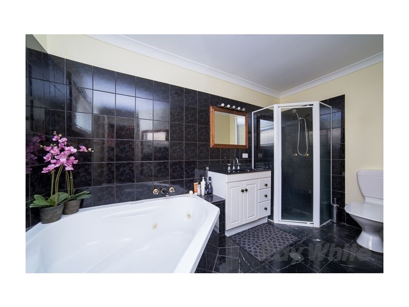 1 Loderi Close, Warabrook NSW 2304