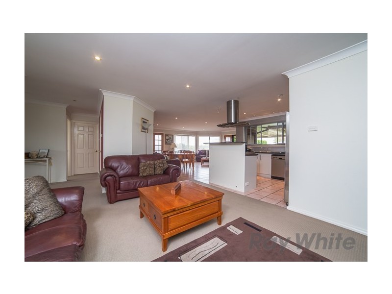 1 Loderi Close, Warabrook NSW 2304