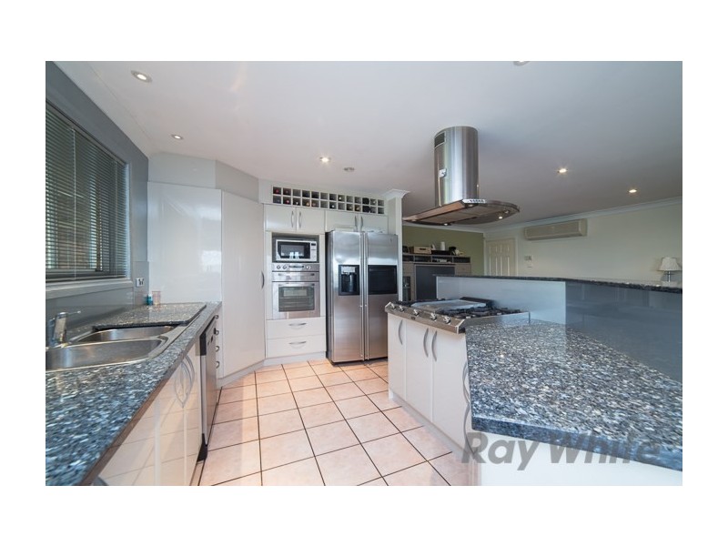 1 Loderi Close, Warabrook NSW 2304