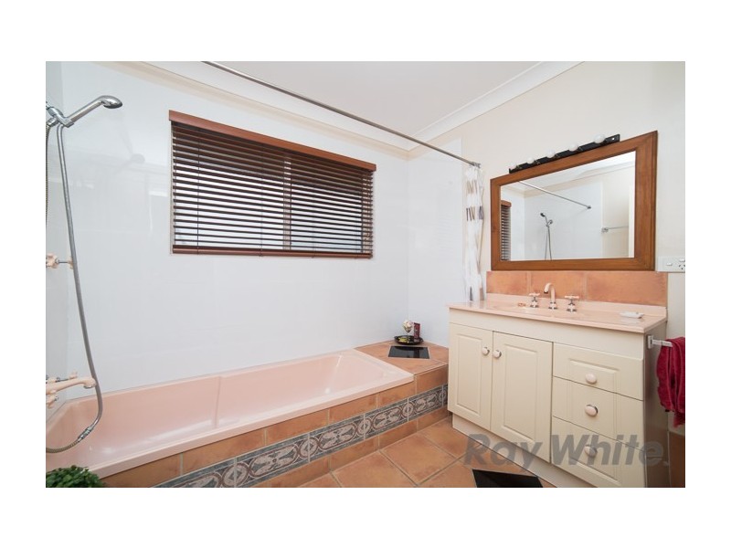 1 Loderi Close, Warabrook NSW 2304