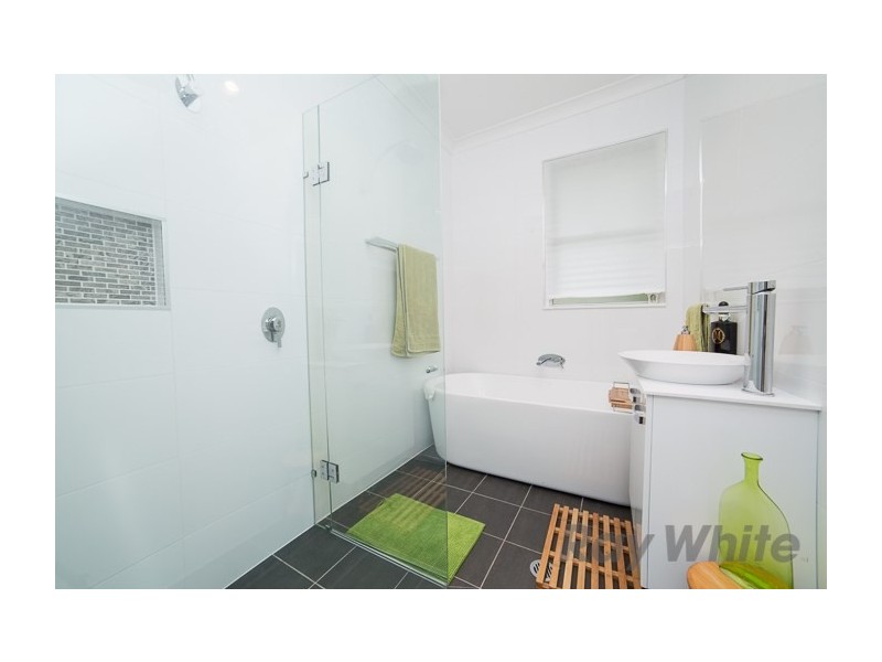 38 Garden Grove Parade, Adamstown Heights NSW 2289