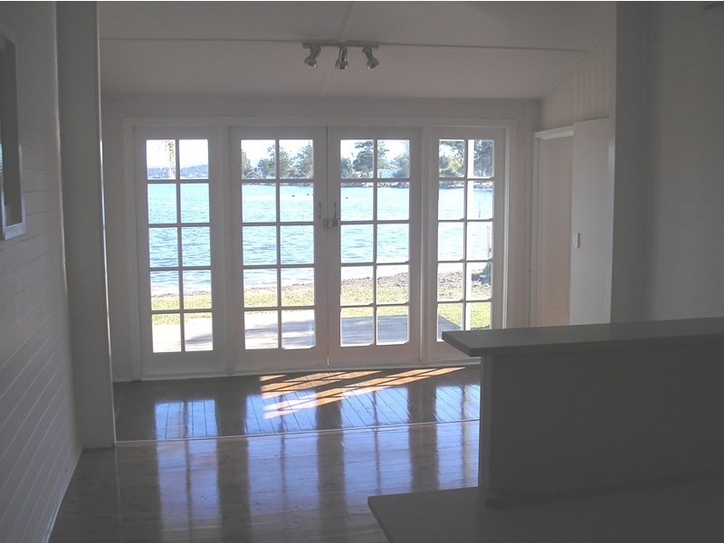 5 New Street, Belmont NSW 2280