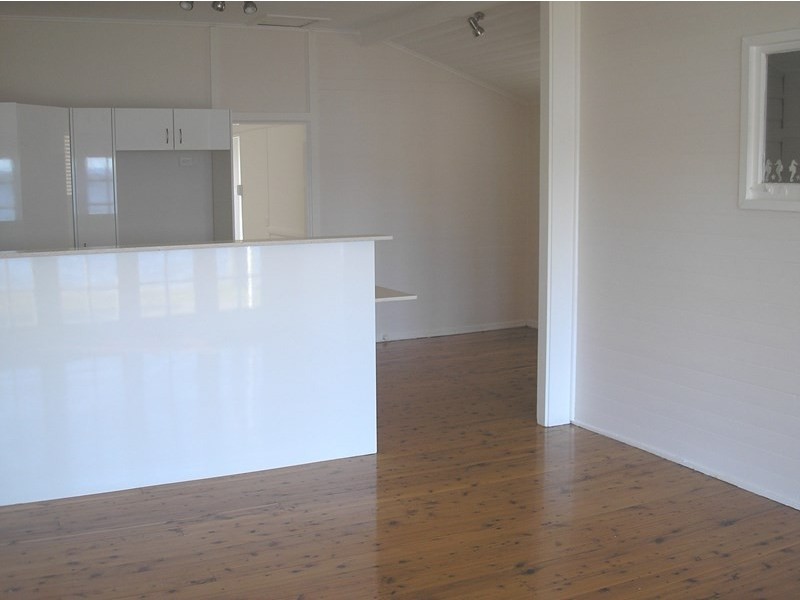 5 New Street, Belmont NSW 2280