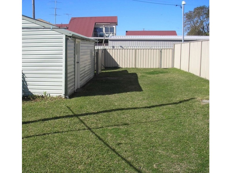 5 New Street, Belmont NSW 2280