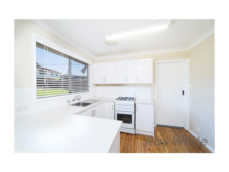 8 Renfrew Street, Edgeworth NSW 2285