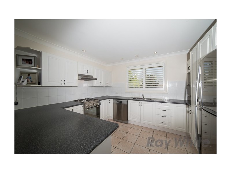 4 Sandalwood Avenue, Fletcher NSW 2287