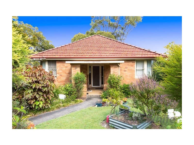 17 Croft Road, Eleebana NSW 2282