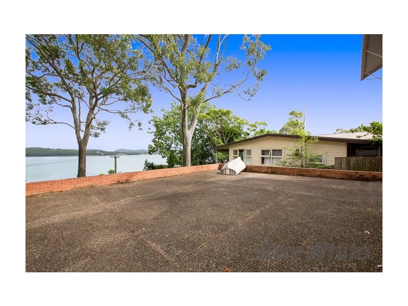 17 Croft Road, Eleebana NSW 2282