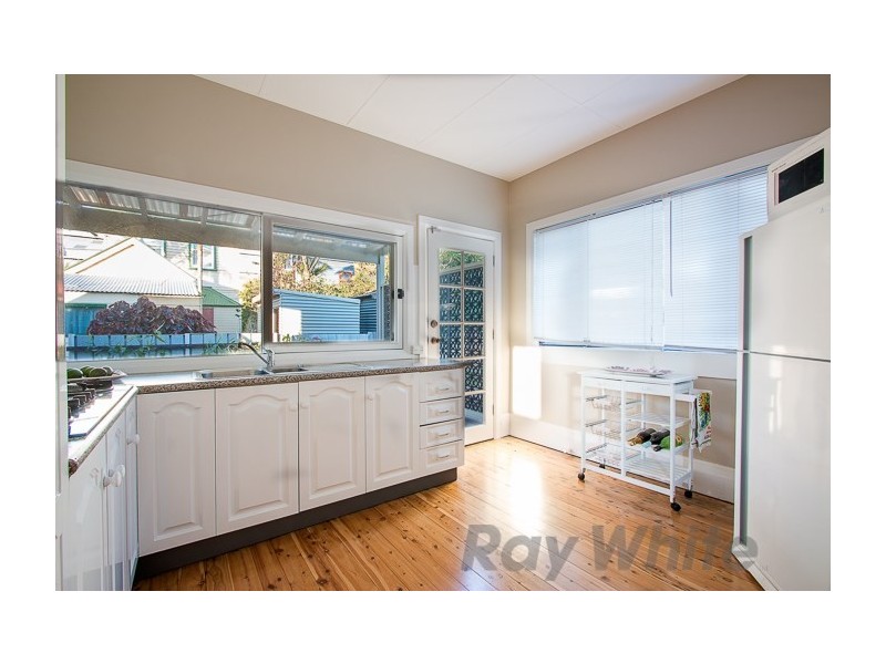 2 Bourke Street, Carrington NSW 2294