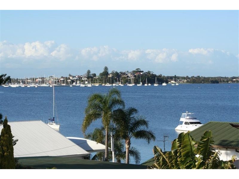 105 Ross Street, Belmont NSW 2280