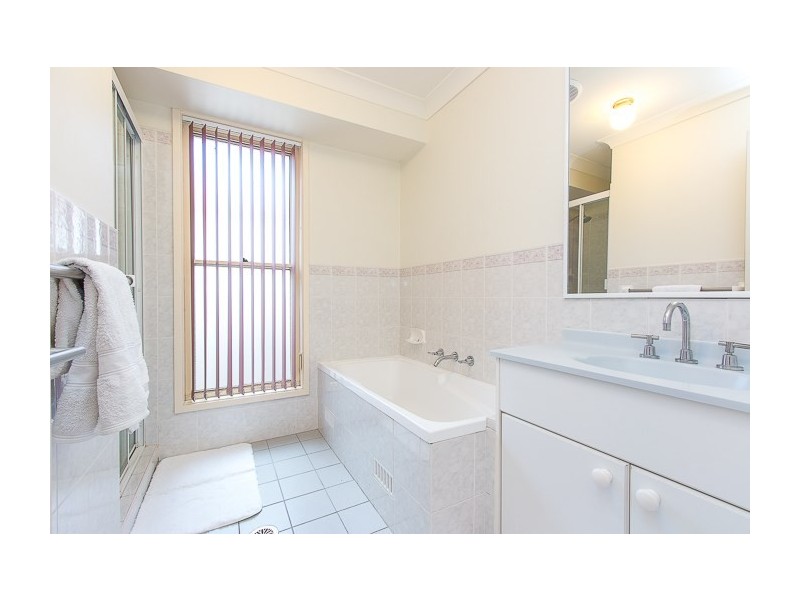 75 Myles Avenue, Warners Bay NSW 2282