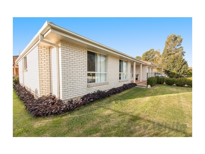 8 Calancra Avenue, Cameron Park NSW 2285