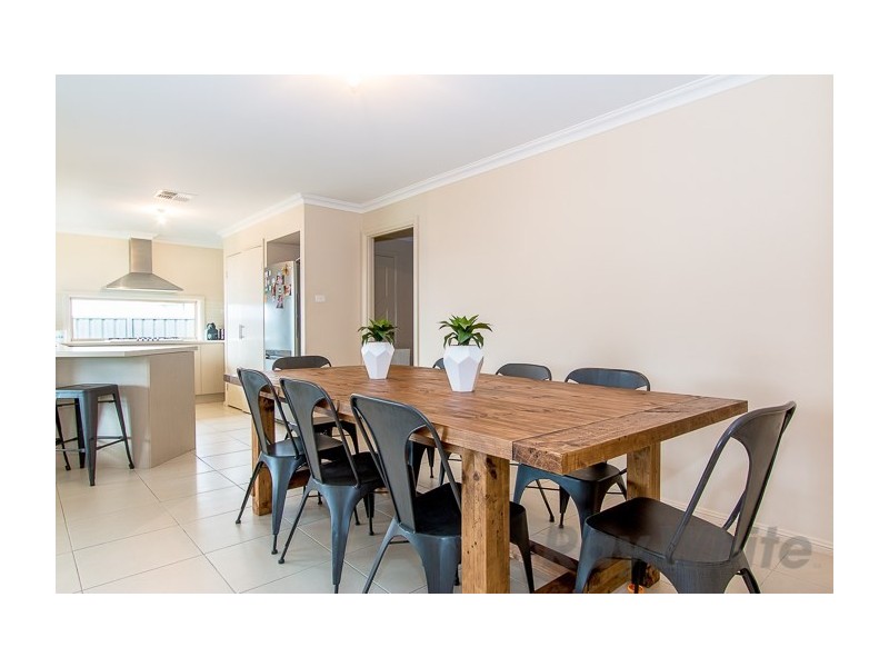 15 Graysynd Circuit, Cameron Park NSW 2285