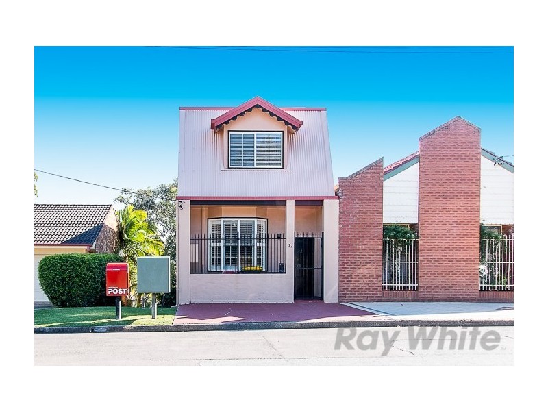 32 Garden Grove Parade, Adamstown Heights NSW 2289