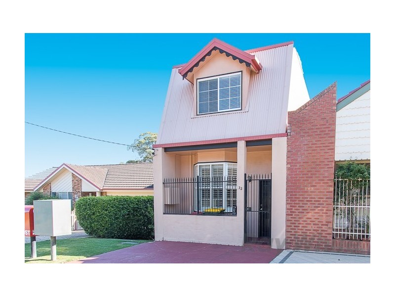 32 Garden Grove Parade, Adamstown Heights NSW 2289