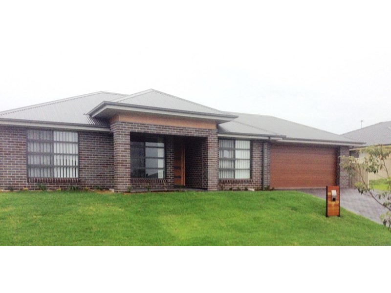 1 Topaz Way, Rutherford NSW 2320