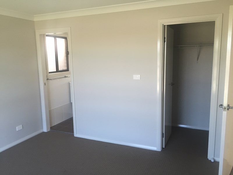 1 Topaz Way, Rutherford NSW 2320