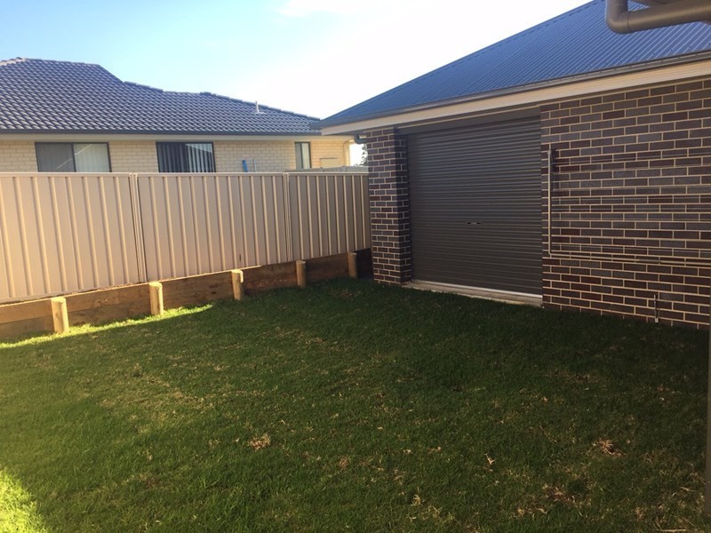 1 Topaz Way, Rutherford NSW 2320