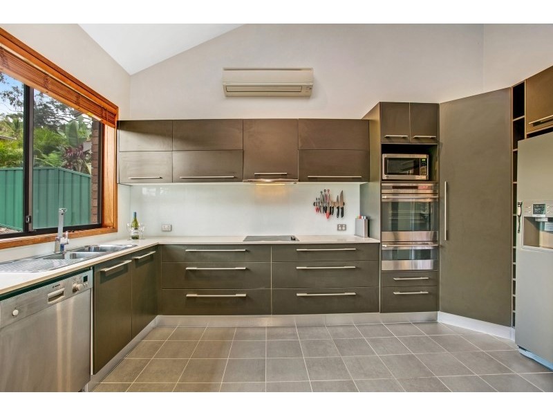 4 Chelston Street, Warners Bay NSW 2282