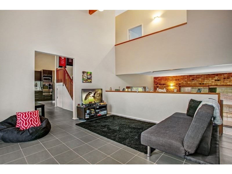 4 Chelston Street, Warners Bay NSW 2282