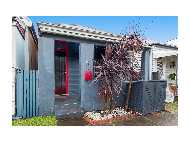 5 Hargrave Street, Carrington NSW 2294