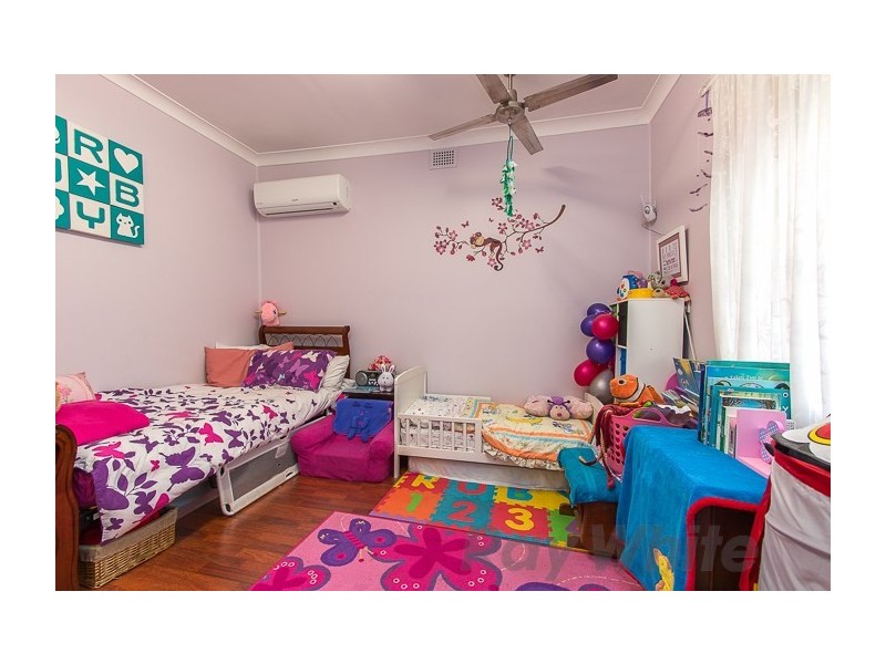 4 Mount Street, Maryland NSW 2287