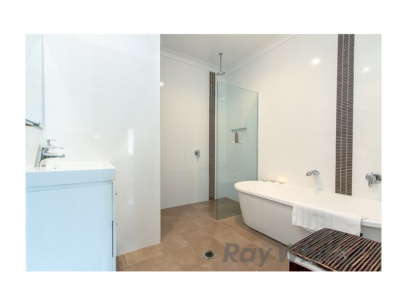 8 Hallvert Crescent, Charlestown NSW 2290