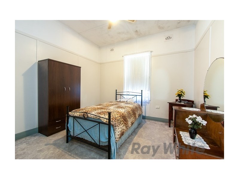 14 Kitchener Parade, Mayfield East NSW 2304