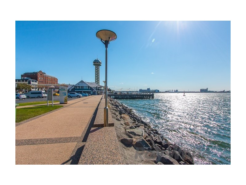 2/304 Wharf Road, Newcastle NSW 2300