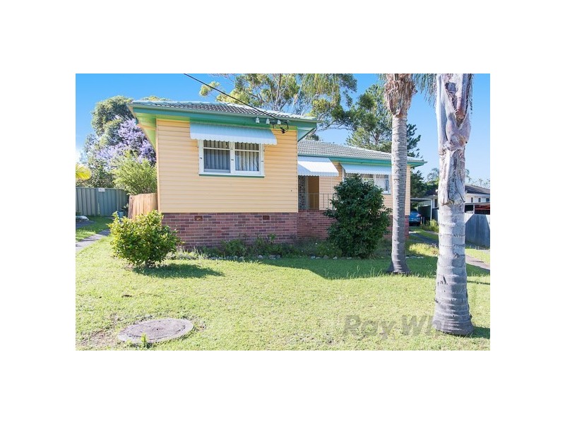 4 Pine Place, Gateshead NSW 2290