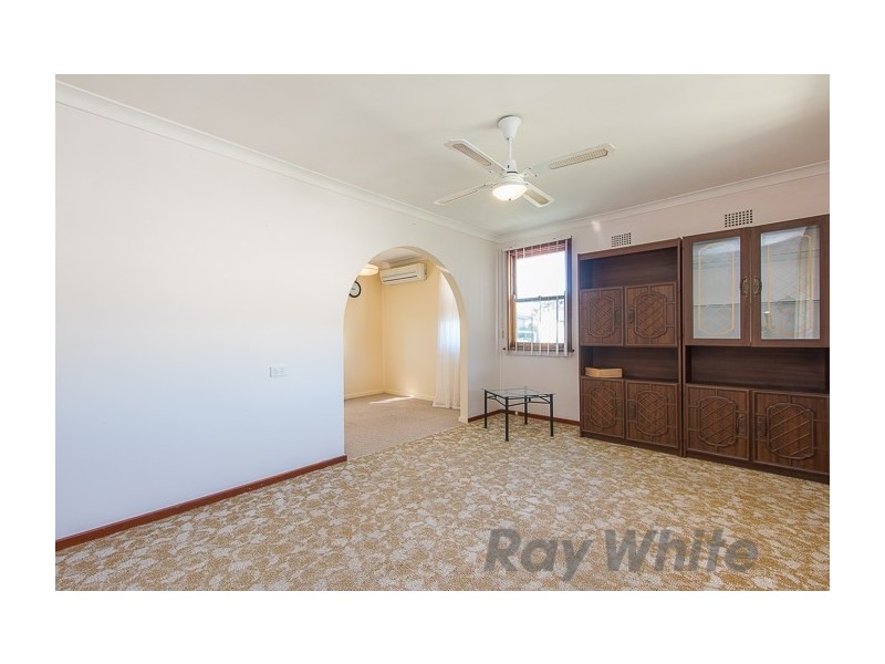 4 Pine Place, Gateshead NSW 2290