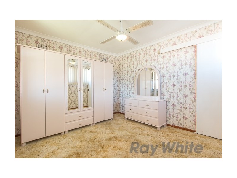 4 Pine Place, Gateshead NSW 2290