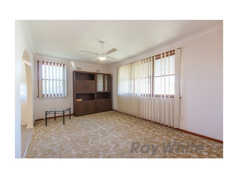 4 Pine Place, Gateshead NSW 2290