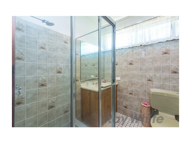 4 Pine Place, Gateshead NSW 2290