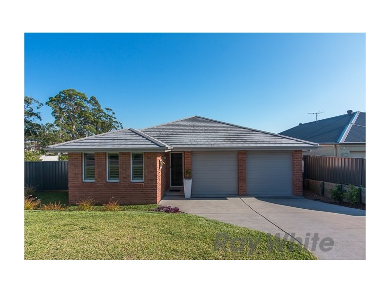 16 Clarkstone Avenue, Cameron Park NSW 2285