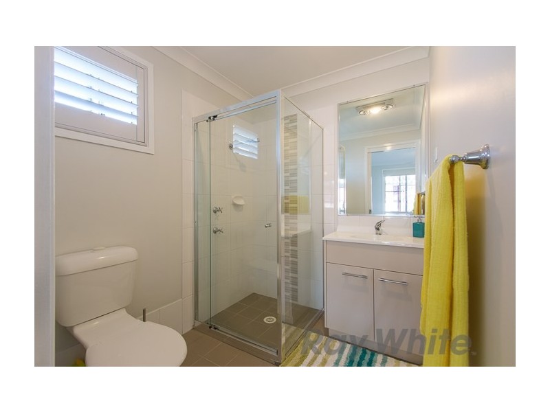 16 Clarkstone Avenue, Cameron Park NSW 2285