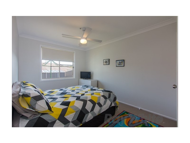 16 Clarkstone Avenue, Cameron Park NSW 2285