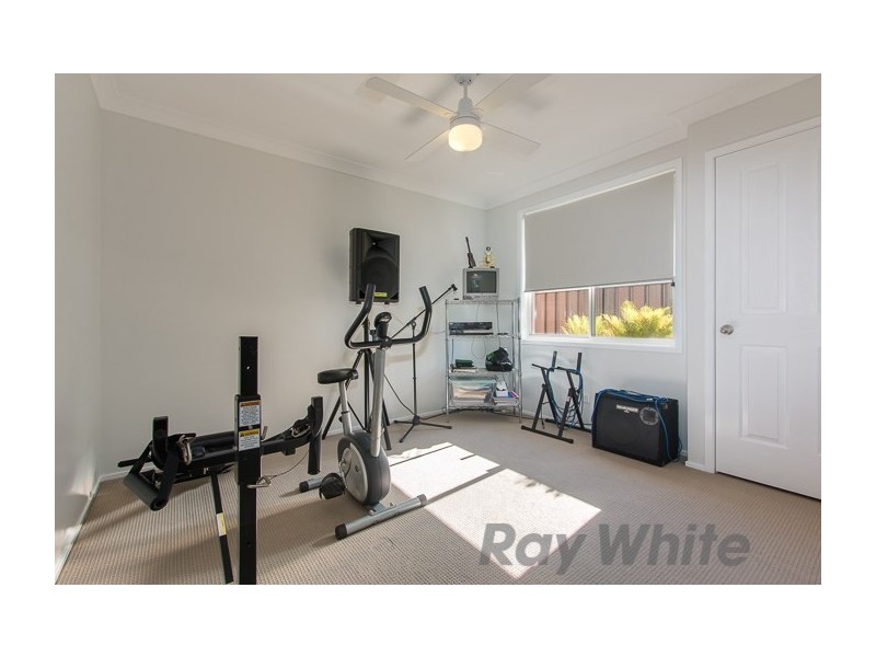 16 Clarkstone Avenue, Cameron Park NSW 2285